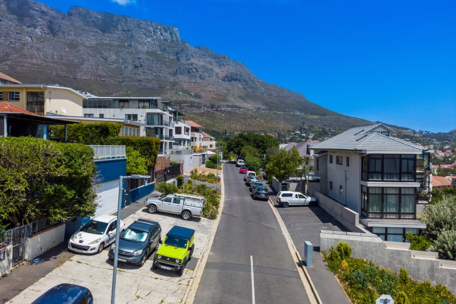 2 Bedroom Property for Sale in Vredehoek Western Cape